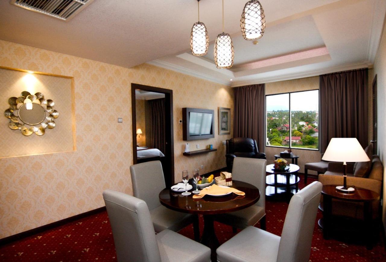Hermes Palace Hotel Banda Aceh Zewnętrze zdjęcie
